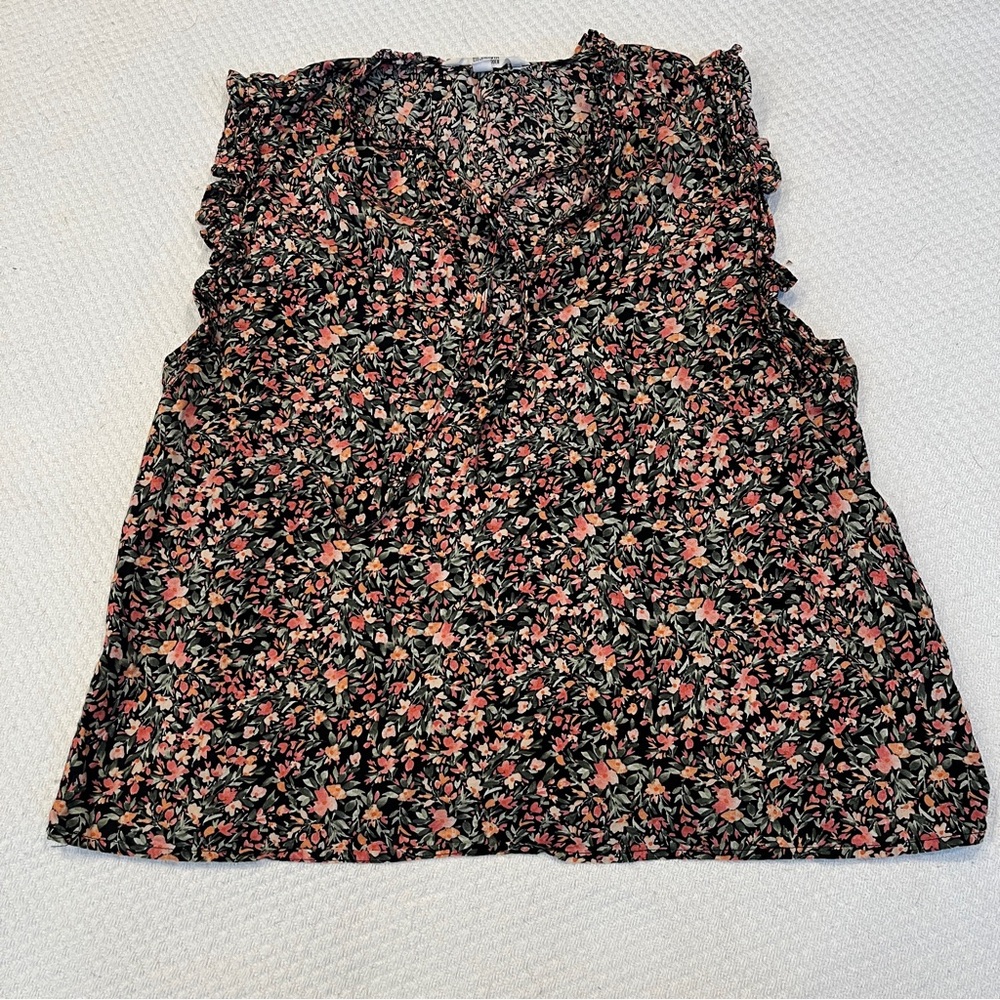 BB Dakota ruffle top